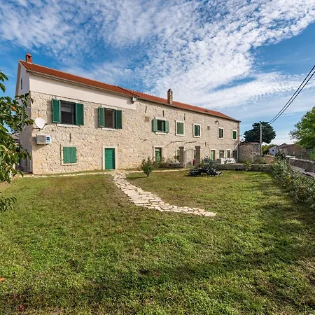 Oak Villa *