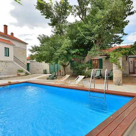 Oak Villa Smilcic