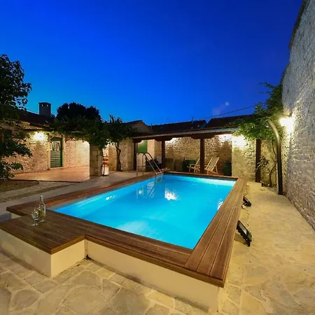 Oak Villa *